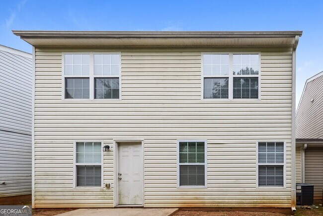Building Photo - 135 Lakeside Cir