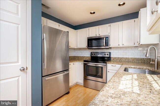Building Photo - 2209 Commissary Cir