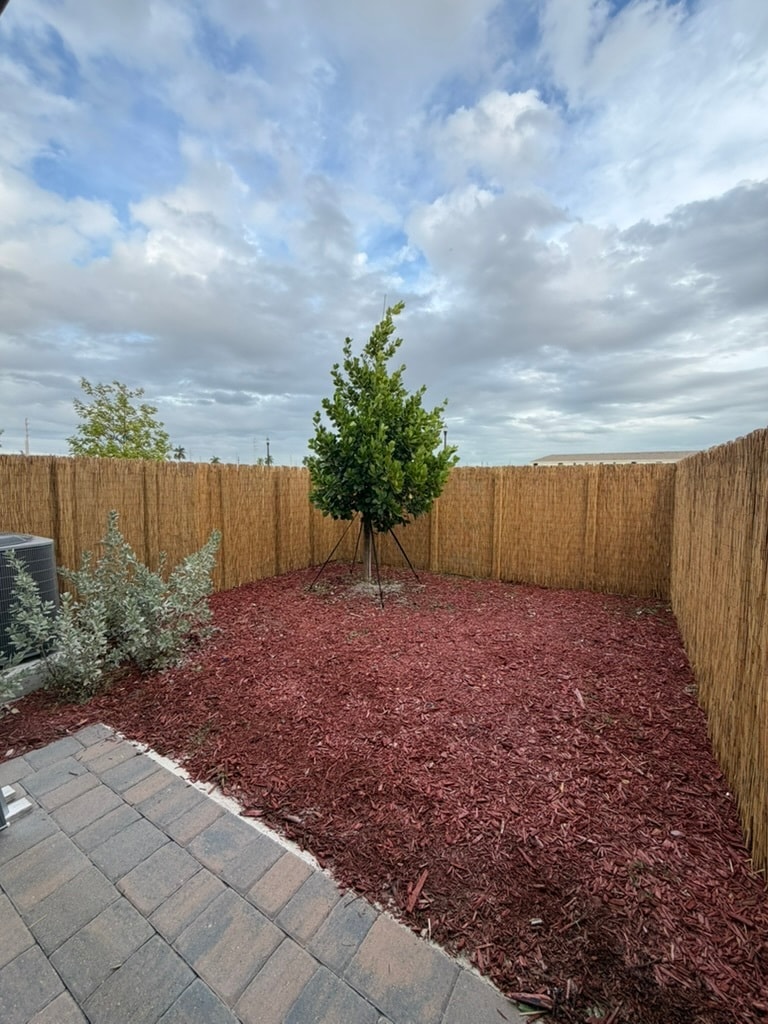 Building Photo - 1466 NE 3rd Ave