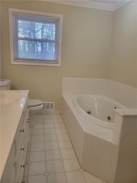 Building Photo - 3370 Westbrook Rd