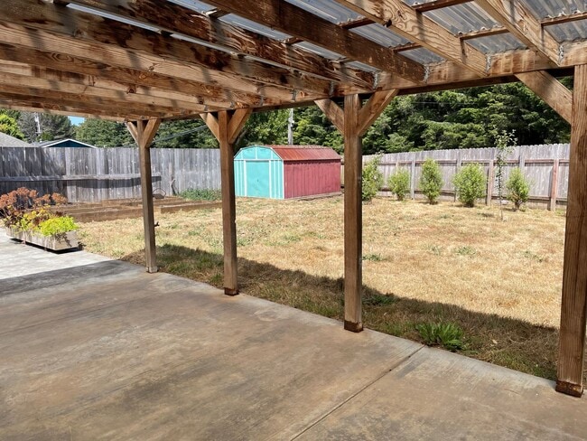 Building Photo - Charming 3-Bedroom Home in Desirable Cutte...