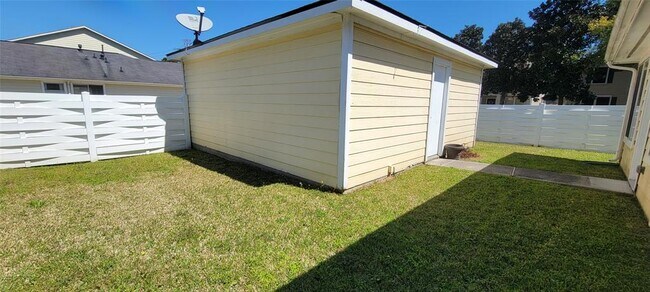 Building Photo - 6803 Kingwood Glen Dr