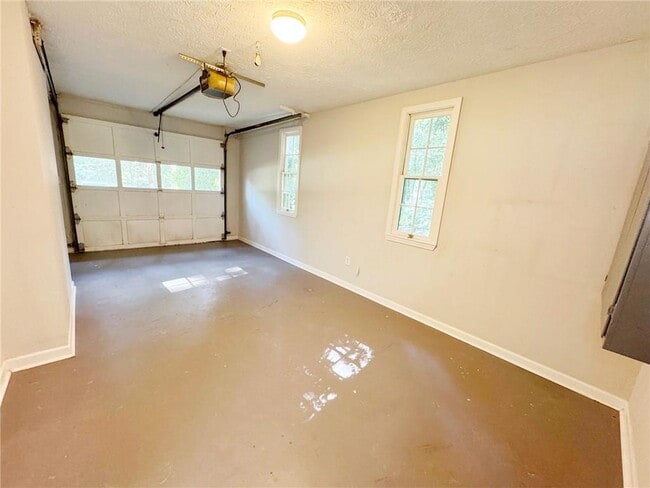 Building Photo - 2945 Sawgrass Trail SW