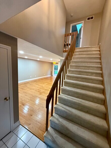 Entry - 179 Fairway Dr