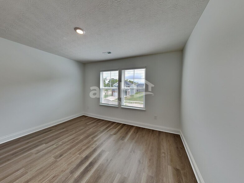 Building Photo - 306 Pne Hl Ct