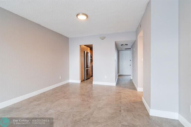 Building Photo - 7980 N French Dr