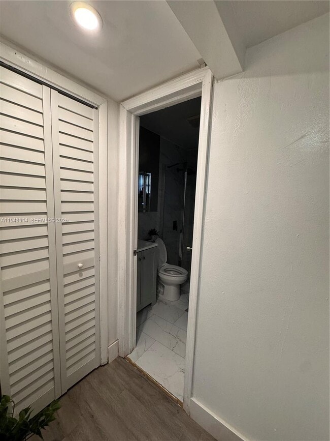 Building Photo - 5721 SW 41st St