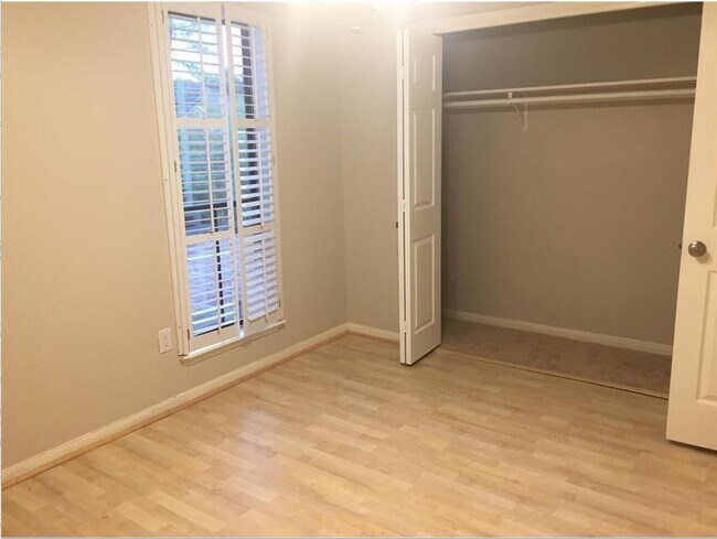Building Photo - 12550 Piping Rock Dr