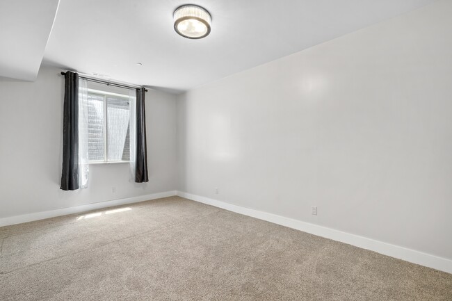 Building Photo - 1338 4000 N St