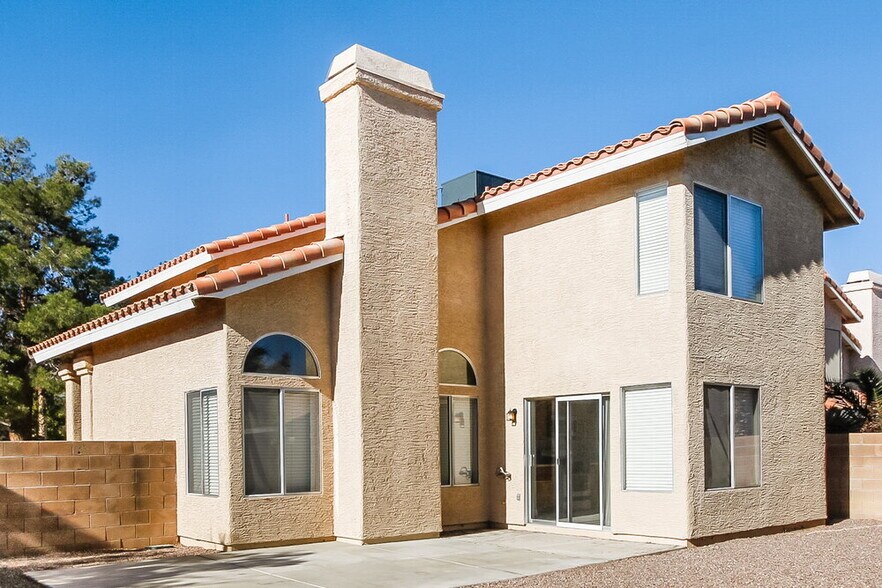 Building Photo - 60 Fantasia Ln