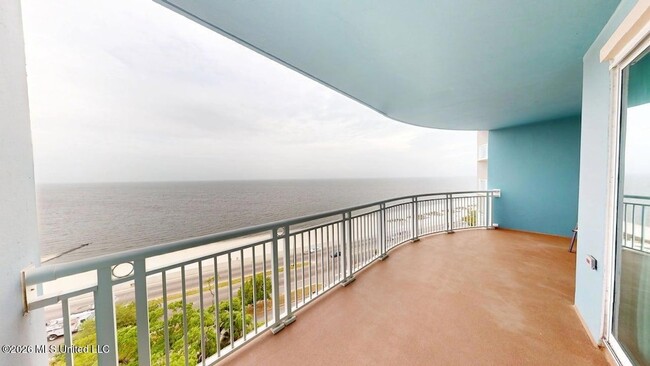 Building Photo - 2228 Beach Dr