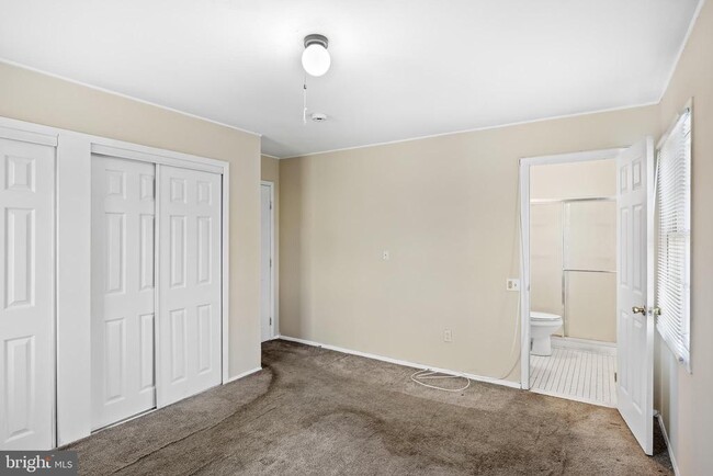 Building Photo - 15 Gallant Ln