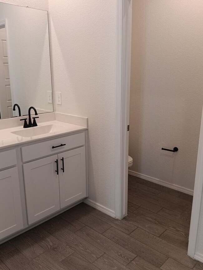 Building Photo - Beautiful 3 bedroom, 2 bathroom in Rio Rancho! Showings available NOW!