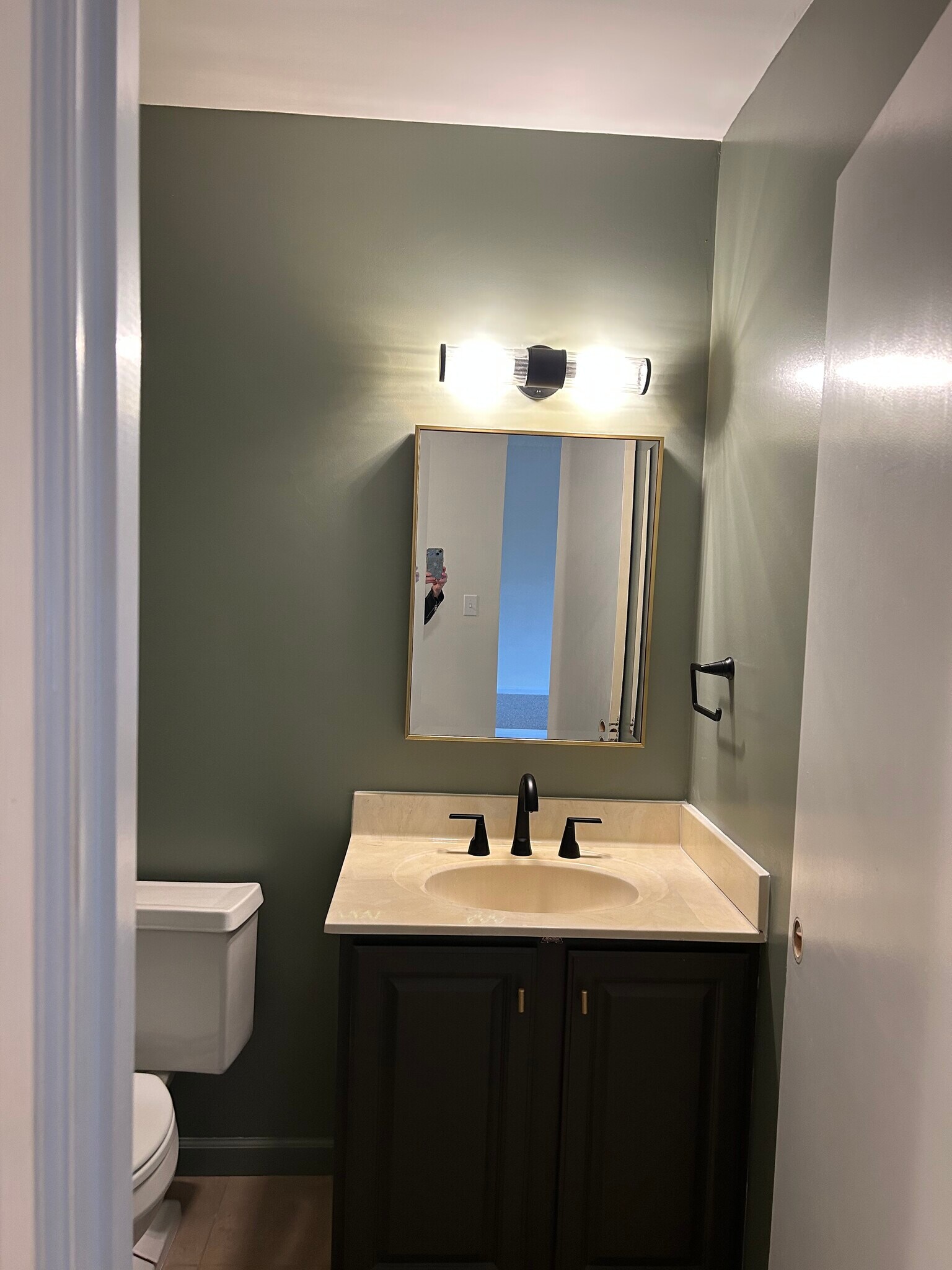 Half bath - 8817 N Picture Ridge Rd