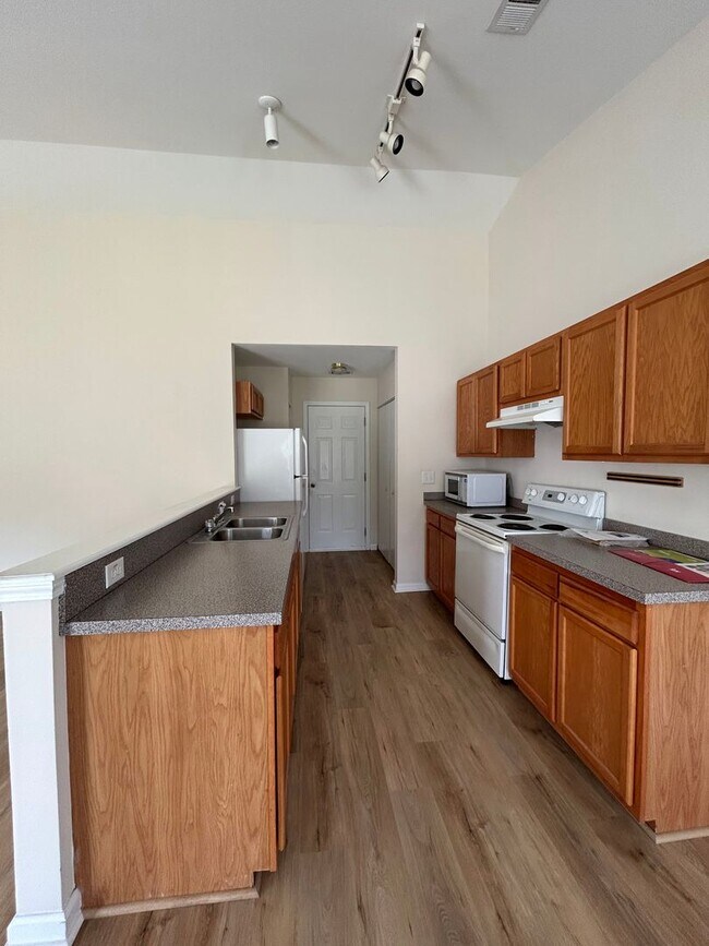 Building Photo - Beautiful 3-Bedroom Home in a Highly Desirable Community
