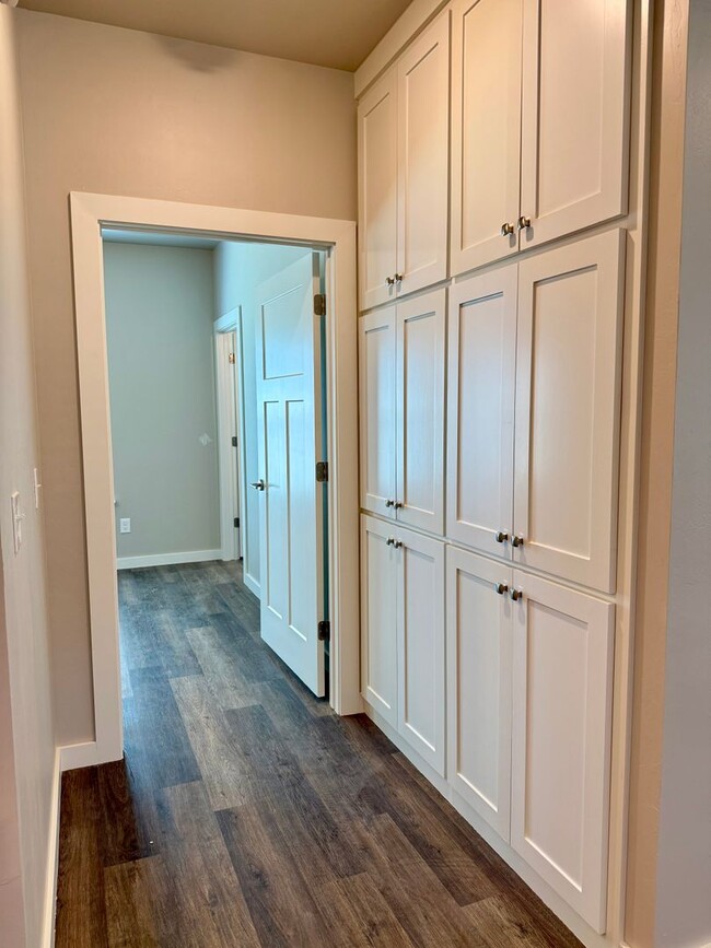 Building Photo - Brand NEW Large 1 Bed, 1 Bath in Beautiful...