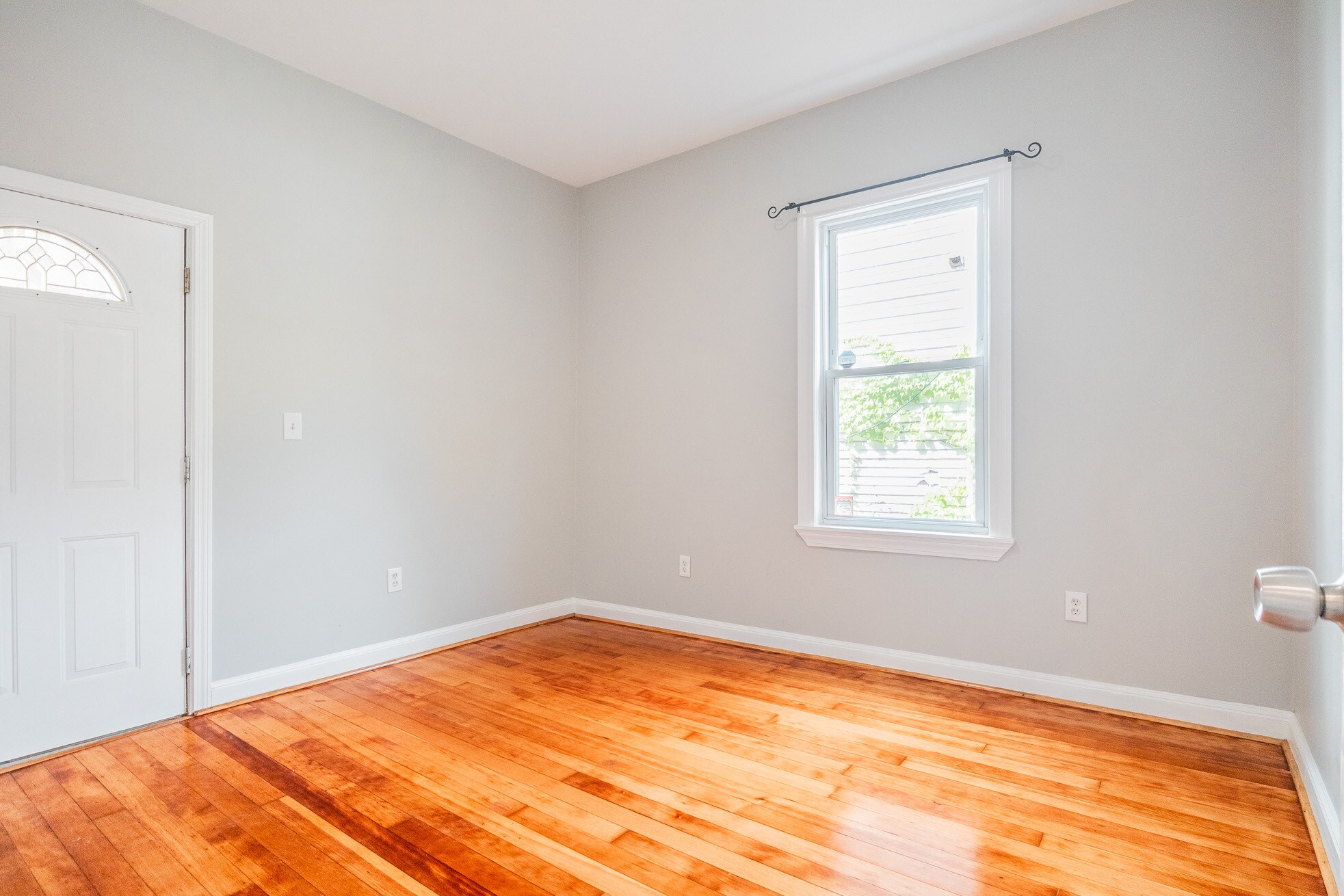 Building Photo - 16 Rossmore Rd