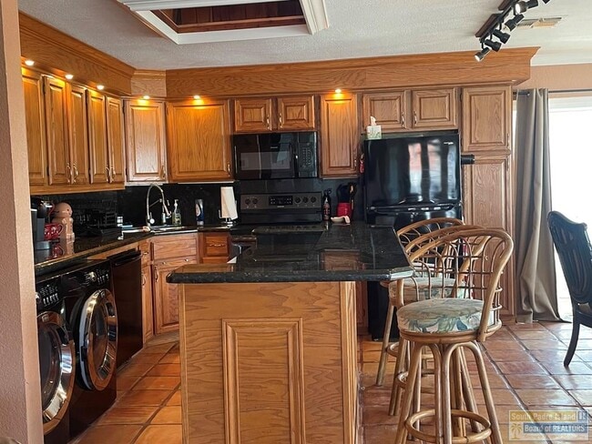 Building Photo - 921 Bass Ave