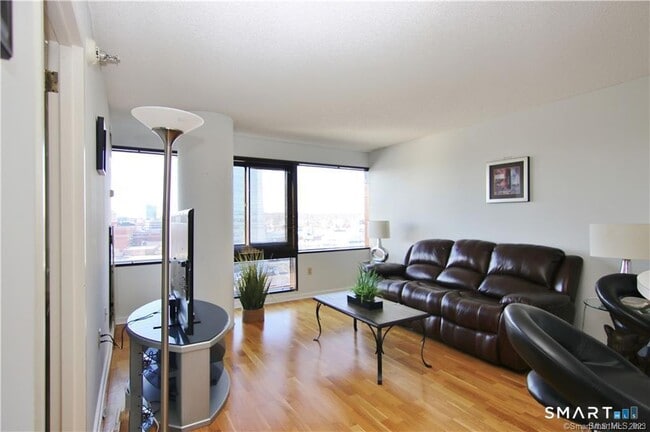 Building Photo - 127 Greyrock Pl