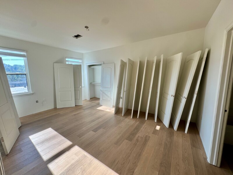 Building Photo - 1115 N Leverett Ave