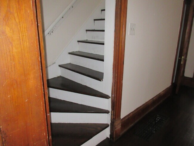 Building Photo - 1379 Forsythe Ave