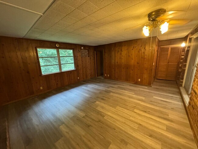 Building Photo - 1700 Winston Dr