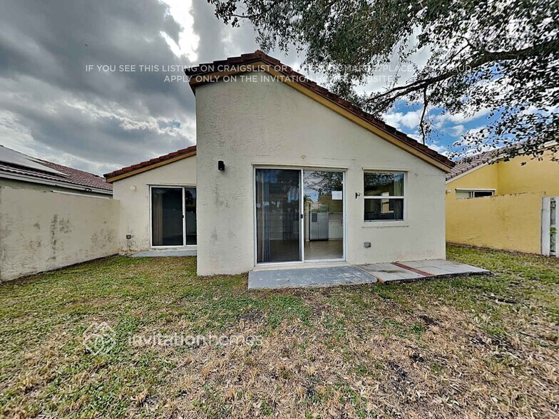 Building Photo - 15745 NW 16th Ct