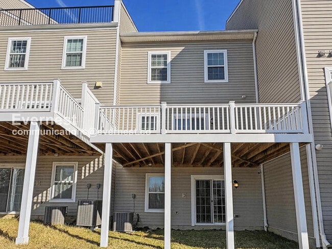 Building Photo - 2515 Hyacinth Ln