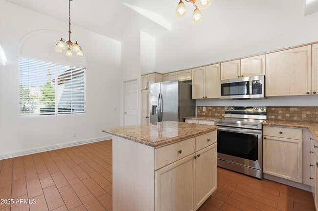 Building Photo - 2059 E Huron Ct