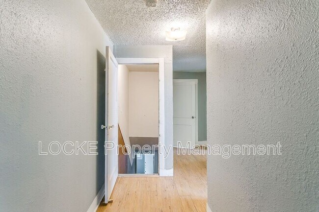 Building Photo - 1411 6th Ave