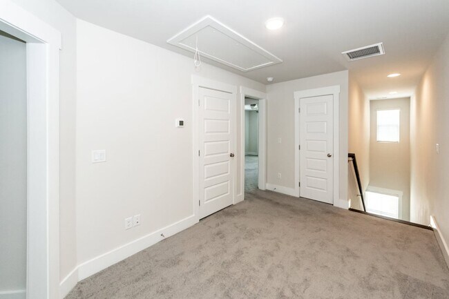 Building Photo - 7722 Park Gate Dr