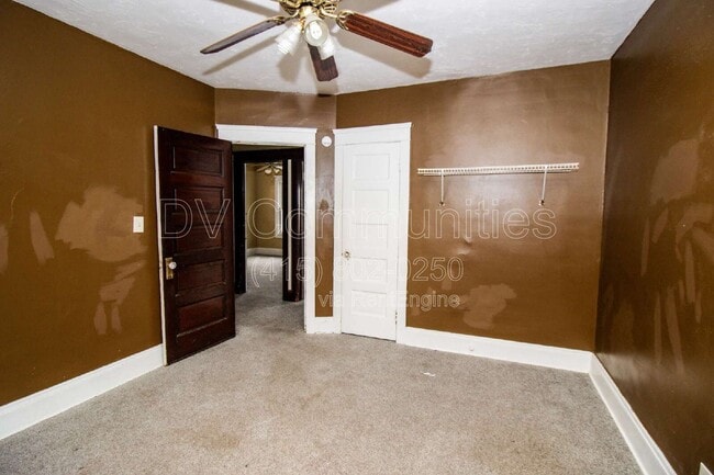 Building Photo - 9711 Parmelee Ave