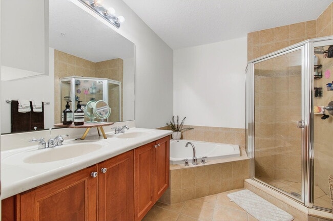 Building Photo - 321 Bayfront Dr