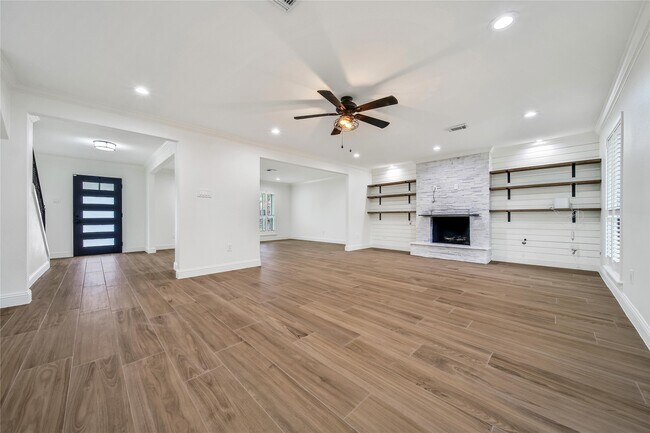 Building Photo - 950 Del Norte St