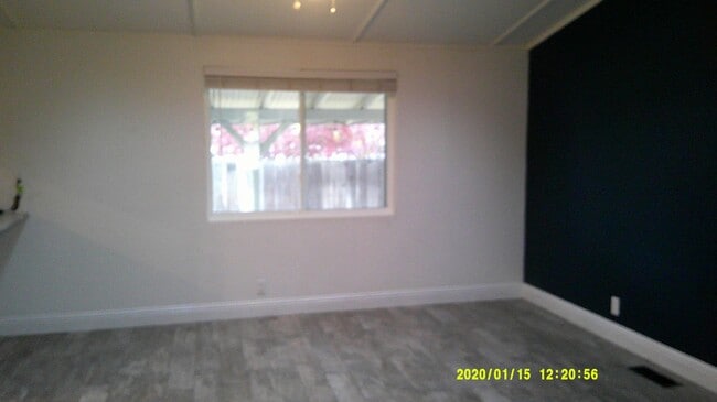 Building Photo - 945 Davis St