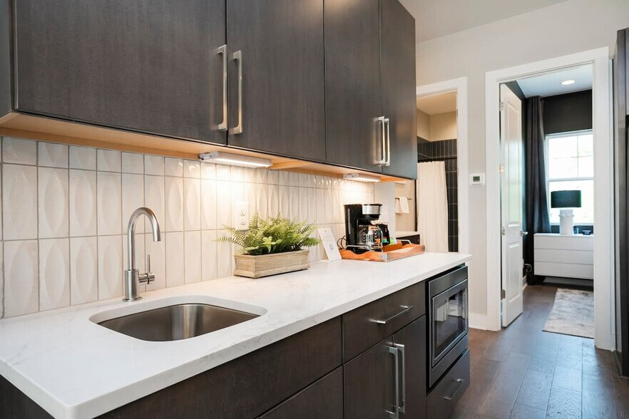 Building Photo - 1405 Napoleon St