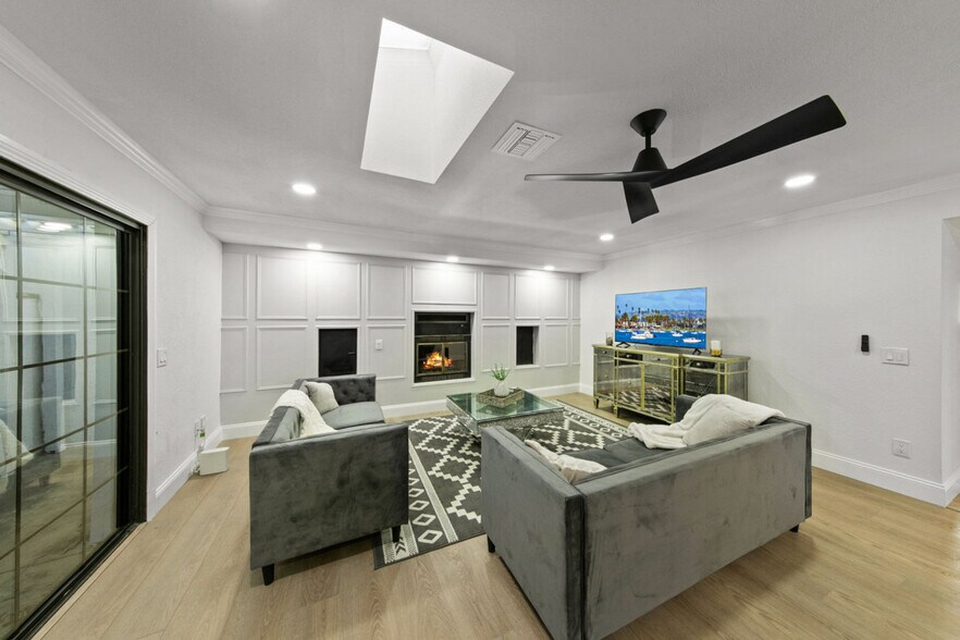 Building Photo - 4367 Summit Dr