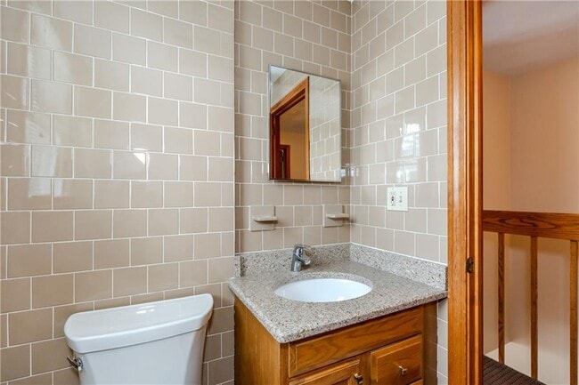 Building Photo - 53 Hazael St