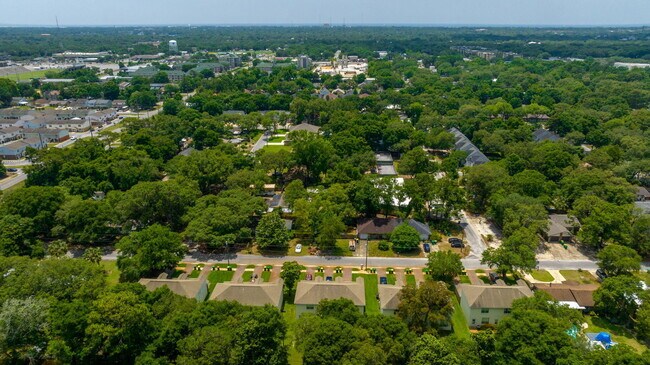 Building Photo - 416 Bear Rd