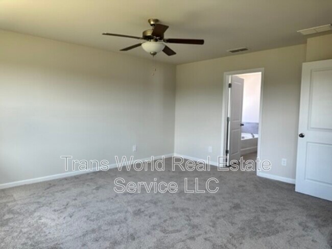 Building Photo - 5950 Green Ash Ct