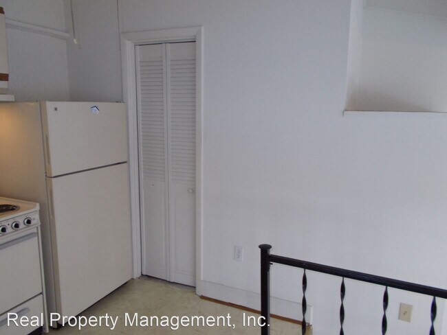Building Photo - 1 br, 1 bath Apartment - 330 15th St NW 33...