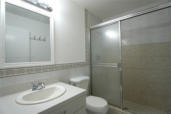 Building Photo - 410 Lakeview Dr E