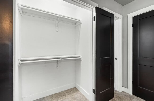 Building Photo - Fully Furnished Room for Rent- $550- Loren...