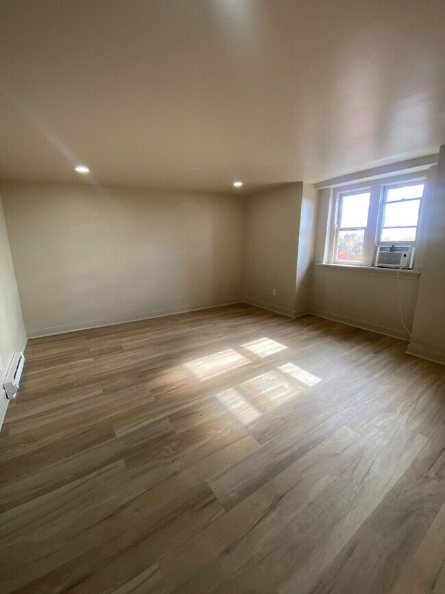 Building Photo - 2209 Shenandoah Ave