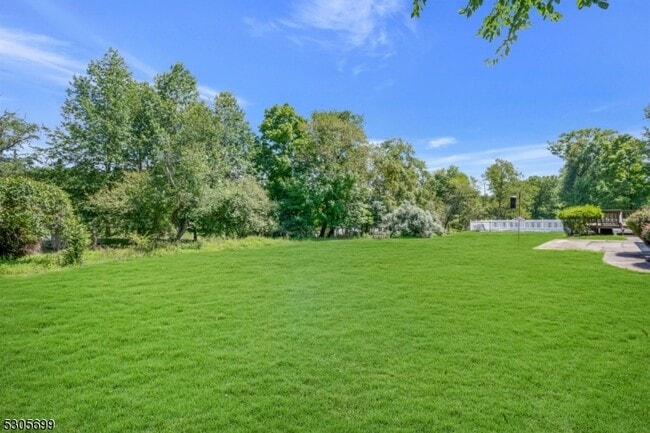 Building Photo - 34 Willow Brook Ln