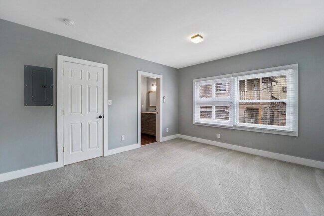 Lots of natural light - 217 E State St