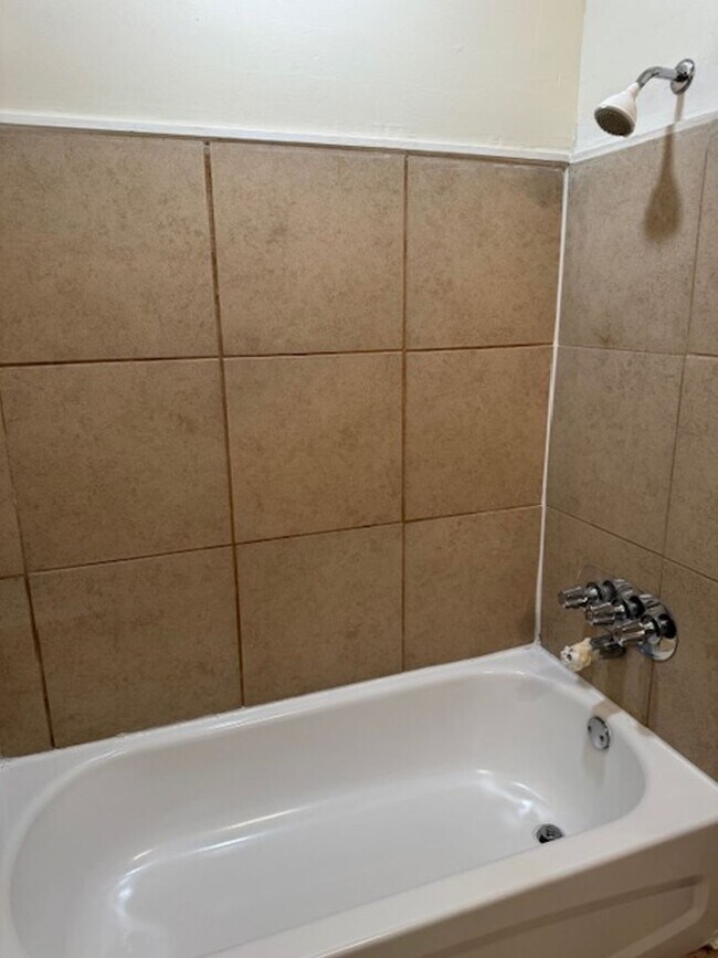 Building Photo - 6015 Doulton Dr
