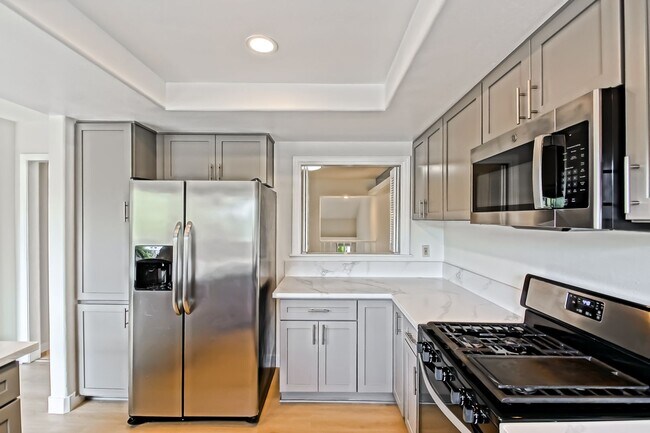 Building Photo - PRIME POOLFRONT LOCATION & CLOSE TO MAIN GATE! BRIGHT & SPACIOUS, END-UNIT POOLFRONT TOWNHOUSE W/...