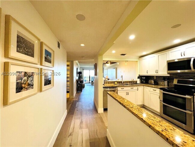 Building Photo - 10044 S Ocean Dr