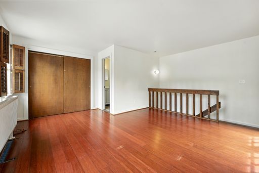 Building Photo - Walk to Cheeseman from this Large 1 Bed 1 ...